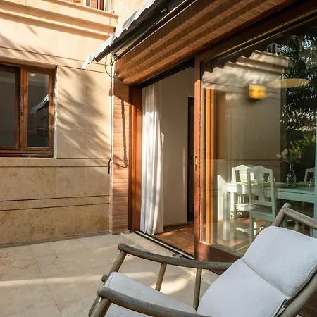 Chic Garden House Private Parking Apartman *