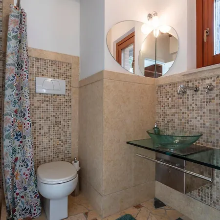 Chic Garden House Private Parking Apartman