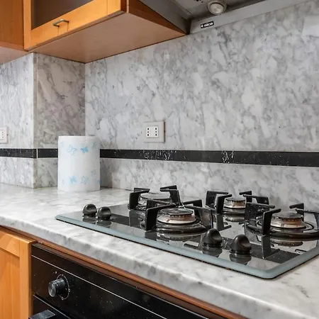 Chic Garden House Private Parking Apartman