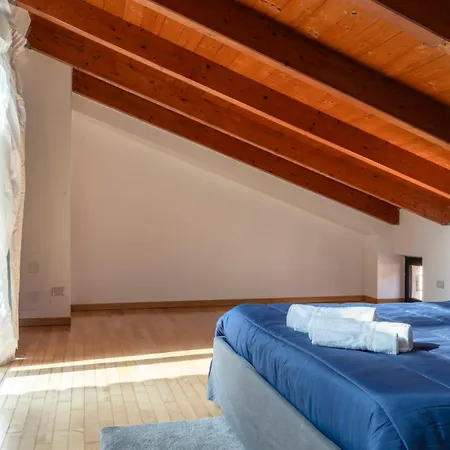 Chic Garden House Private Parking Apartman